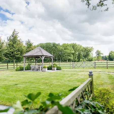 De Bergvallei Bed & Breakfast 4*